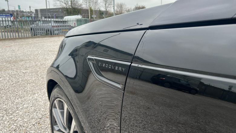 Land Rover Discovery 3.0 D300 R-Dynamic SE 5dr Auto Diesel Station Wagon